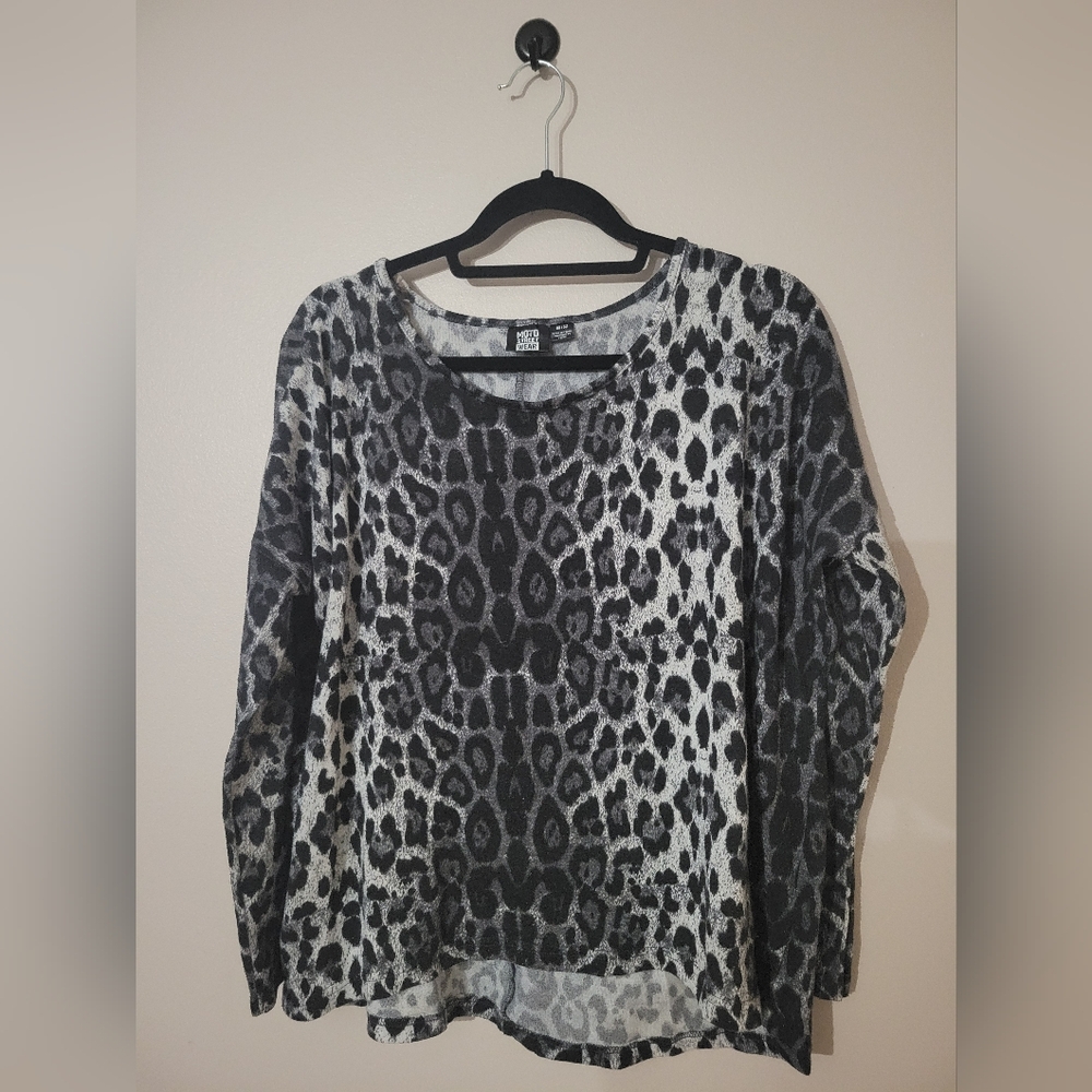 MOTO GEAR Grey Leopard Print Long Sleeved Shirt Size Medium